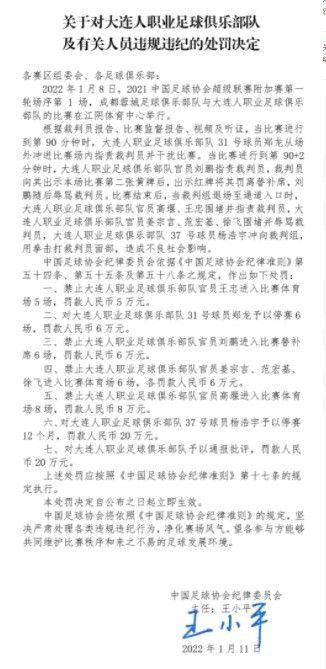 琼斯中场启动，一路长驱直入突破到禁区，拉开角度抢射破门，利物浦5-1西汉姆！